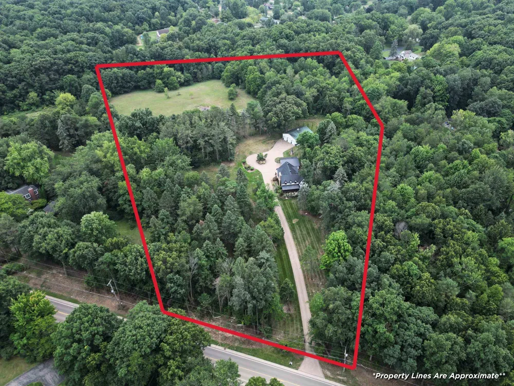 13138 White Lake Road Tyrone Township, MI 48430
