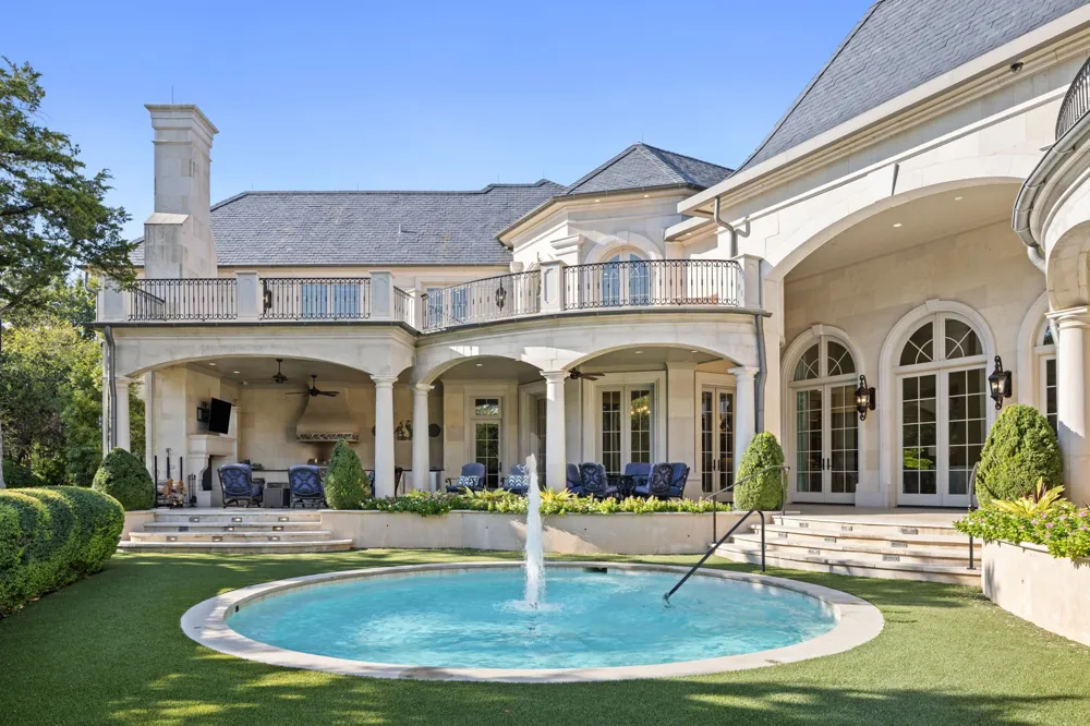10617 Bridge Hollow Court Dallas, TX 75229