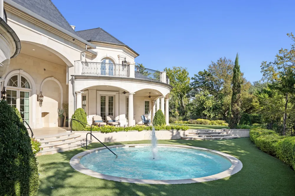 10617 Bridge Hollow Court Dallas, TX 75229