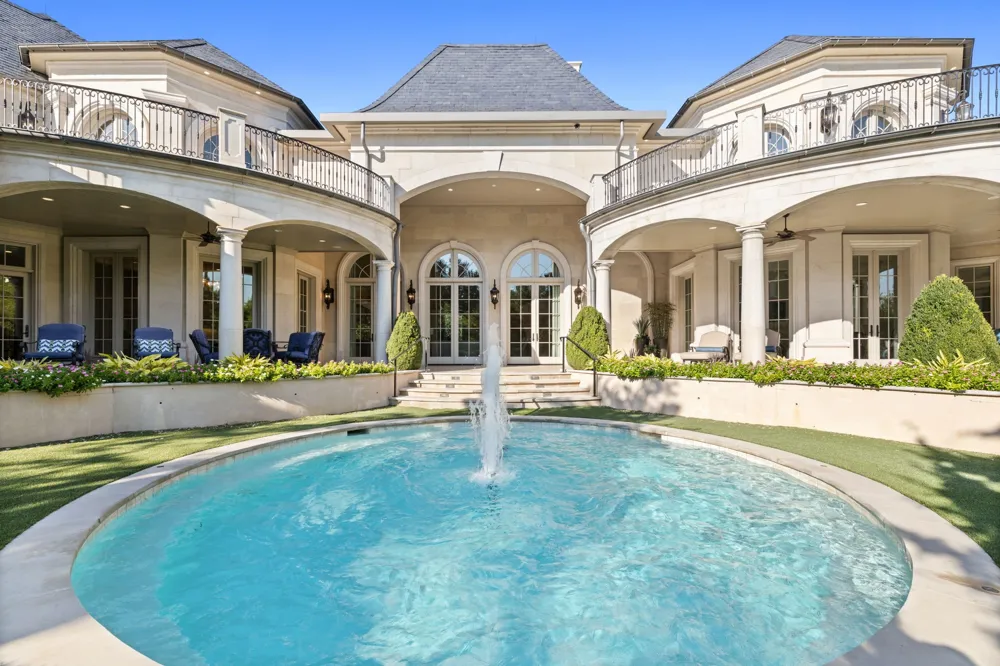 10617 Bridge Hollow Court Dallas, TX 75229