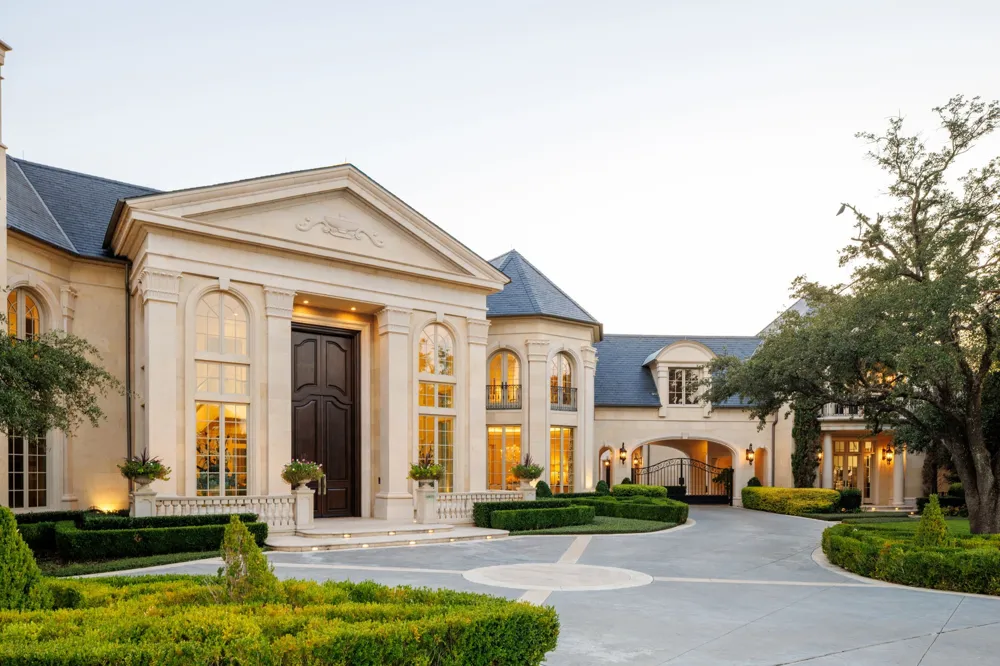 10617 Bridge Hollow Court Dallas, TX 75229