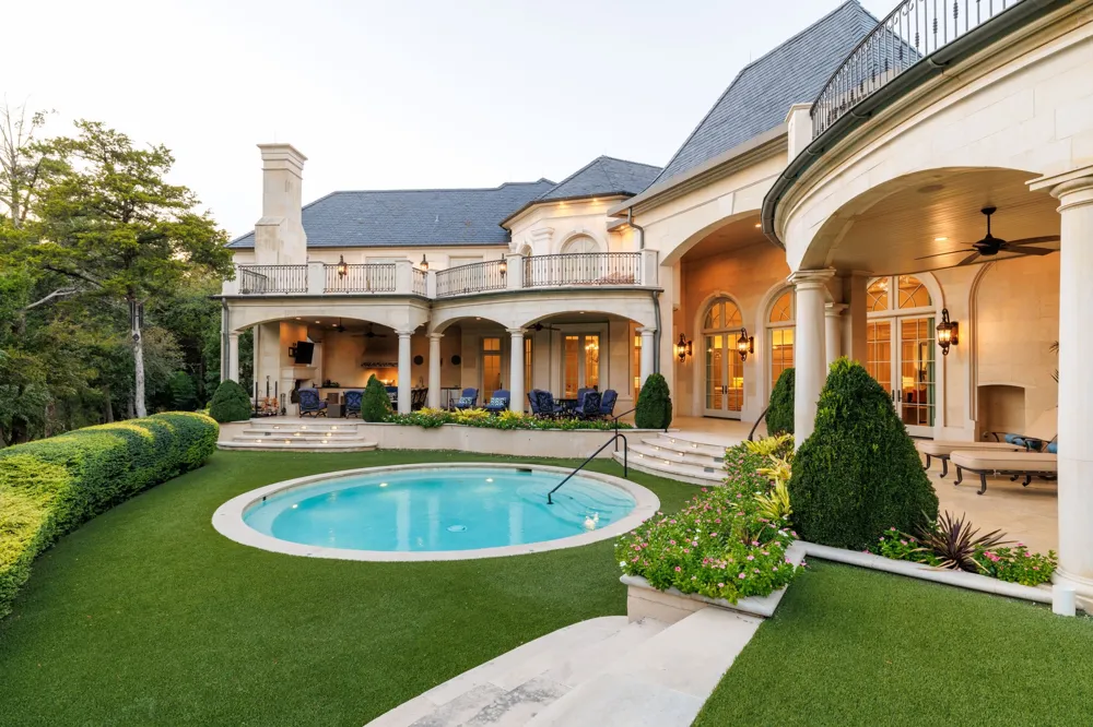 10617 Bridge Hollow Court Dallas, TX 75229