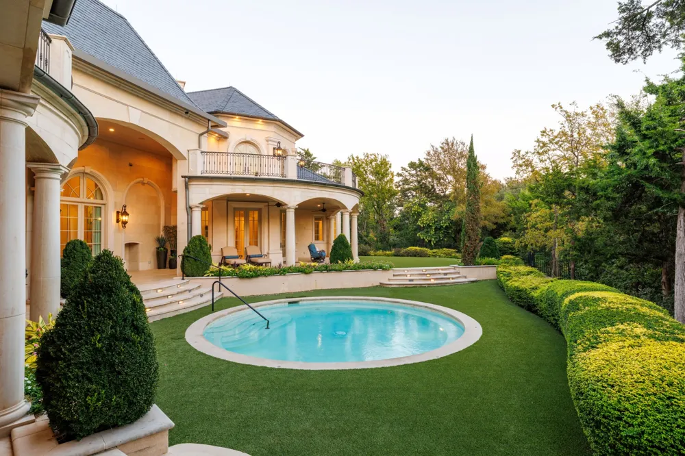 10617 Bridge Hollow Court Dallas, TX 75229