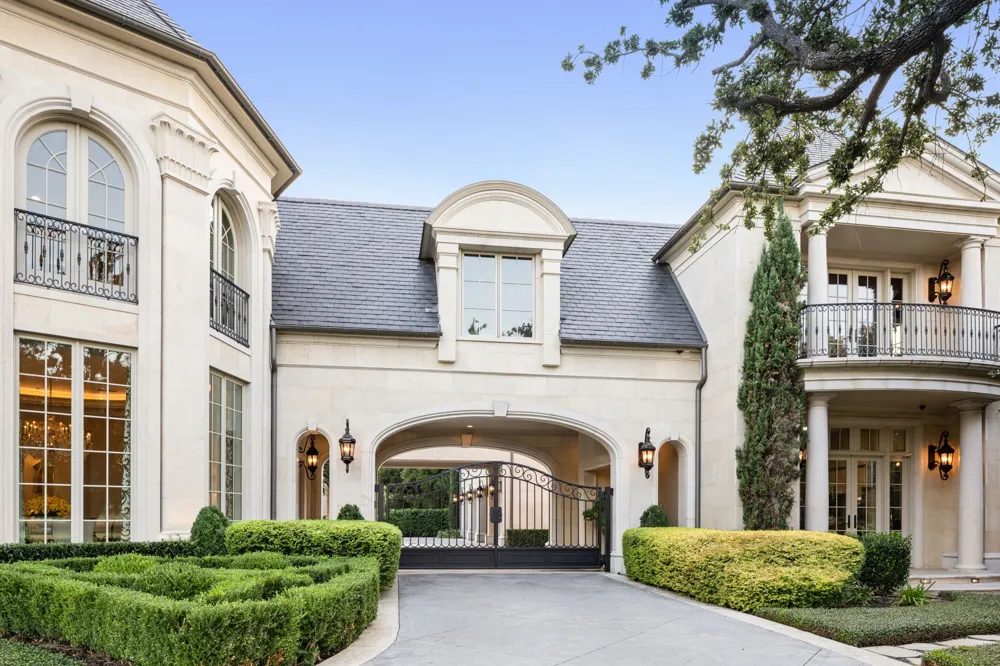 10617 Bridge Hollow Court Dallas, TX 75229