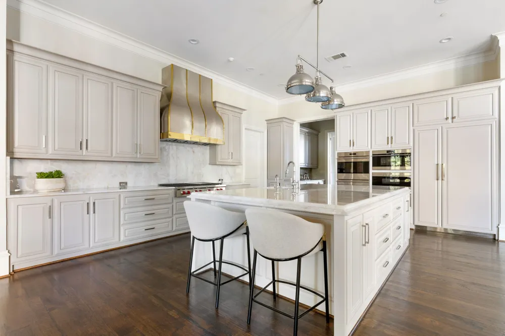 10617 Bridge Hollow Court Dallas, TX 75229
