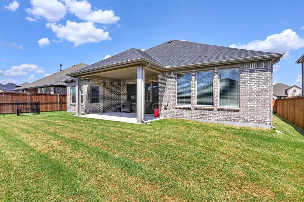 2405 Hitchford Street Midlothian, TX 76065