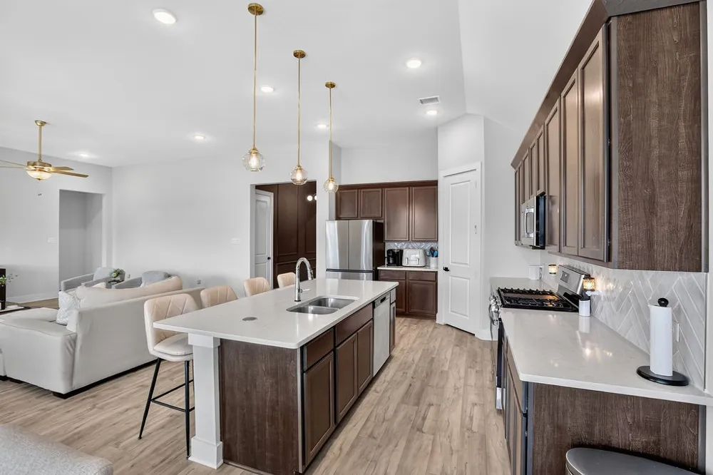 2405 Hitchford Street Midlothian, TX 76065