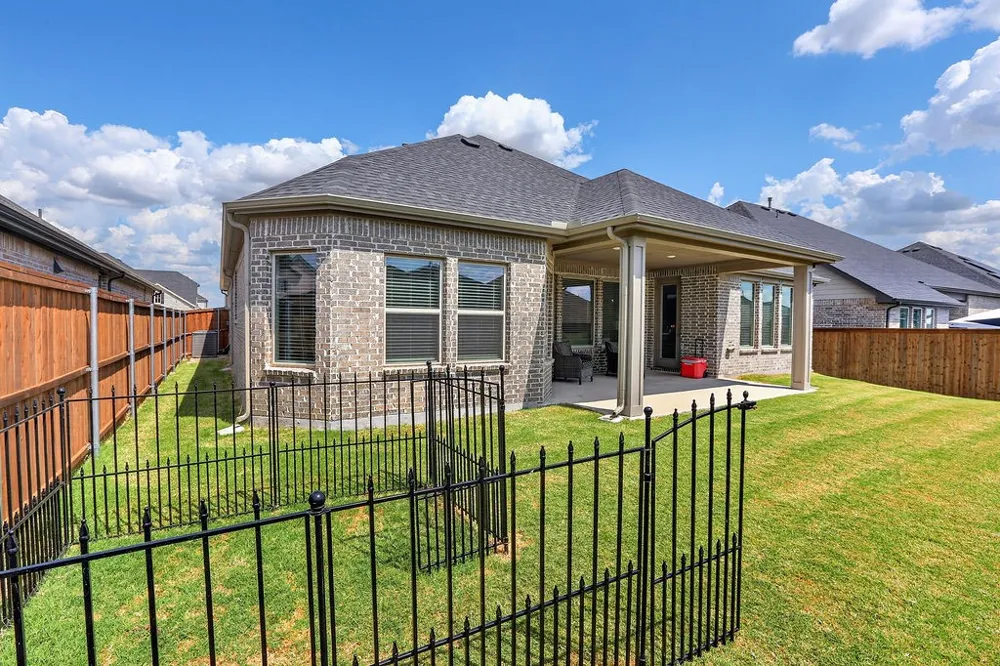 2405 Hitchford Street Midlothian, TX 76065