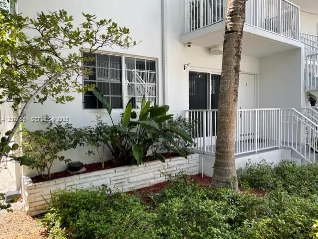 1160 103rd St #8 Bay Harbor Islands, FL 33154