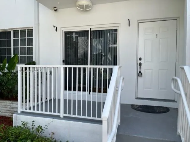 1160 103rd St #8 Bay Harbor Islands, FL 33154