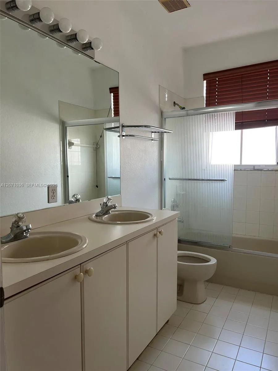 10861 NW 85th Ter Doral, FL 33178