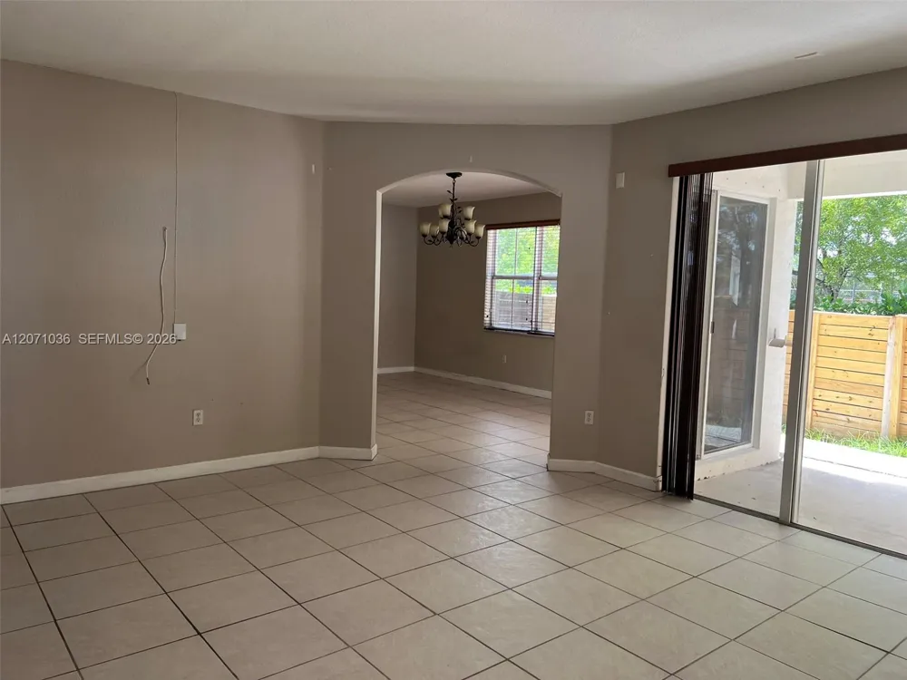 10861 NW 85th Ter Doral, FL 33178