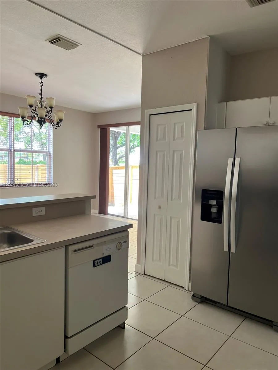 10861 NW 85th Ter Doral, FL 33178