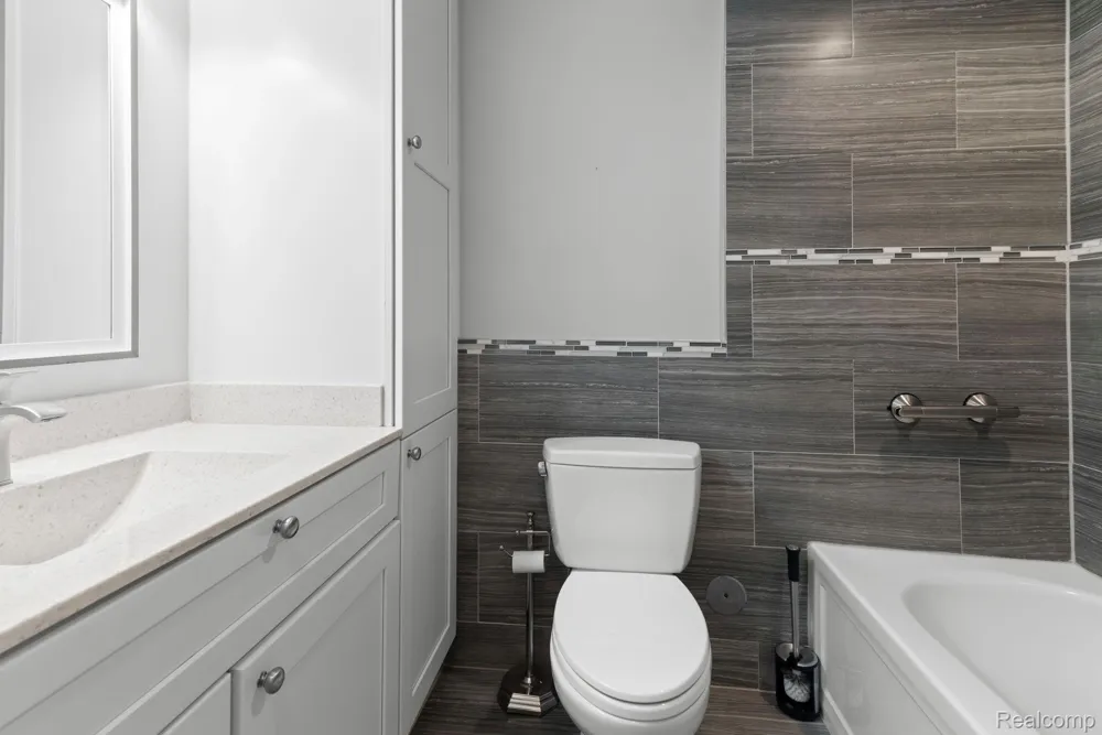424 Baldwin Avenue #81 Rochester City, MI 48307