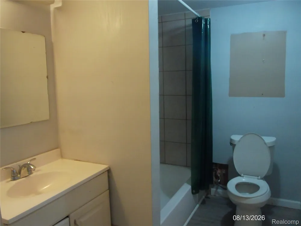 27734 O'Neil Street Roseville City, MI 48066