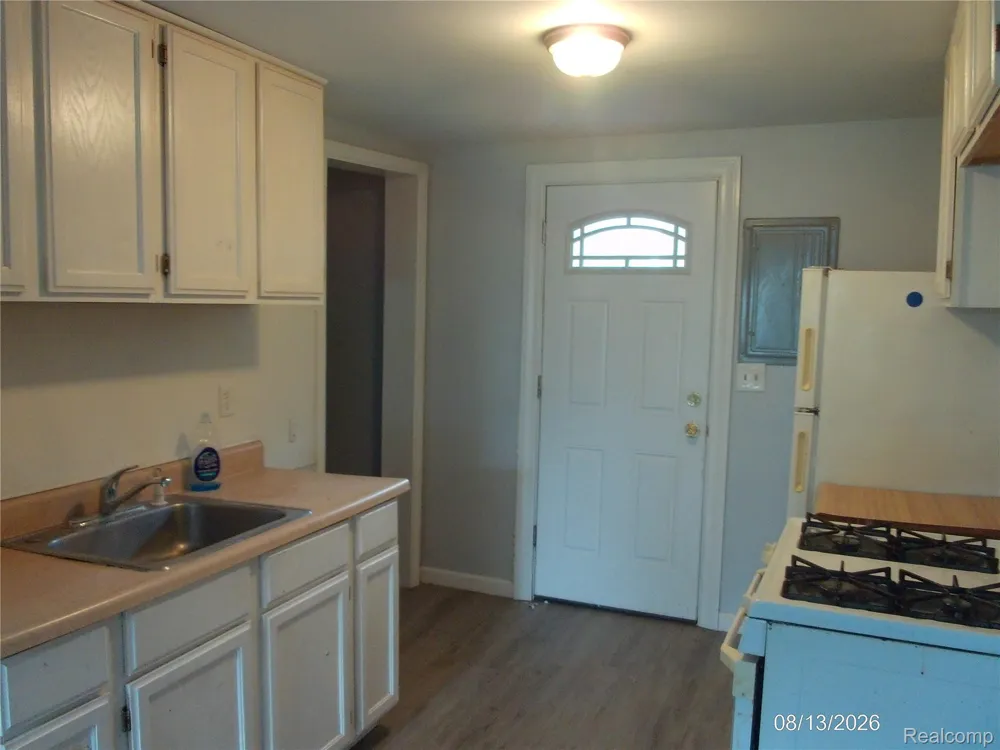 27734 O'Neil Street Roseville City, MI 48066