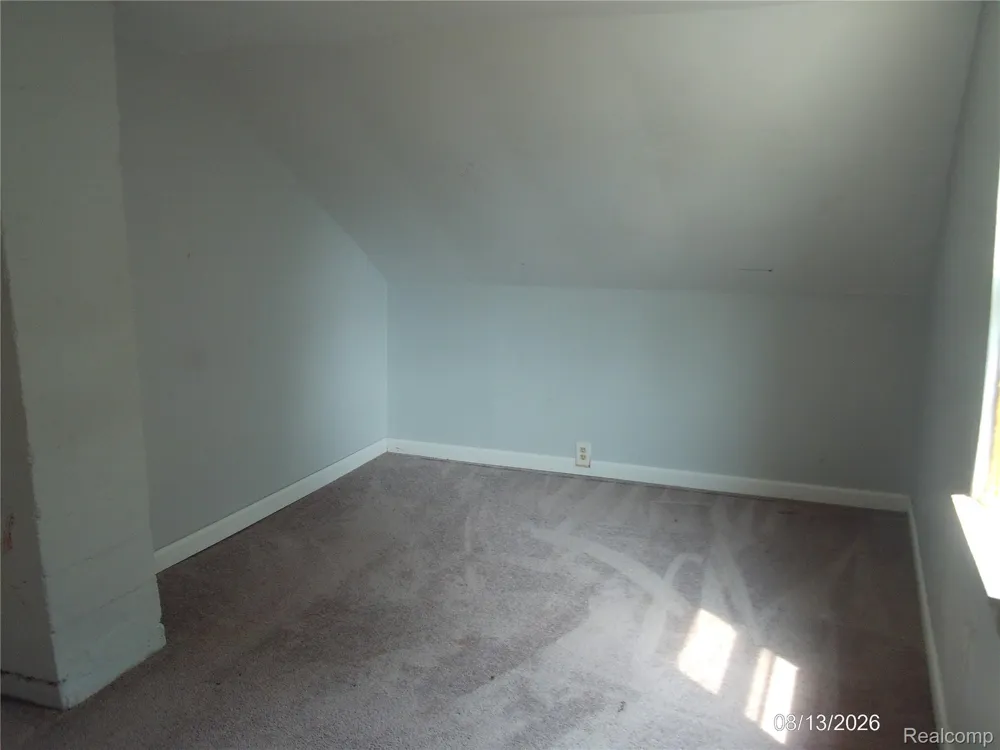 27734 O'Neil Street Roseville City, MI 48066