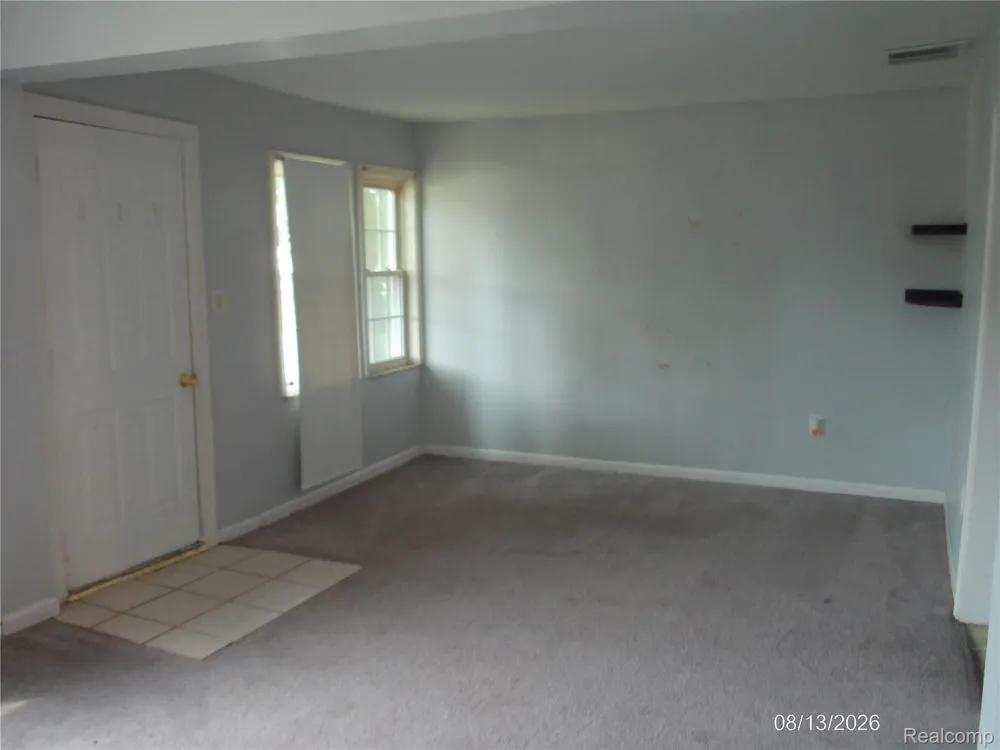 27734 O'Neil Street Roseville City, MI 48066