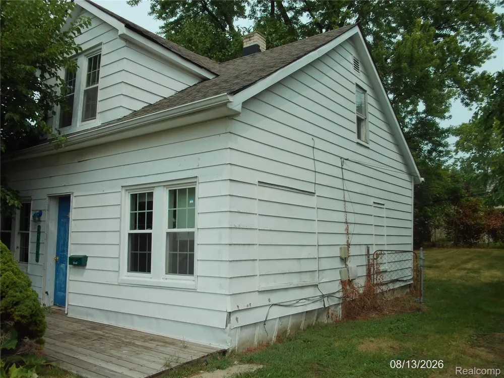 27734 O'Neil Street Roseville City, MI 48066