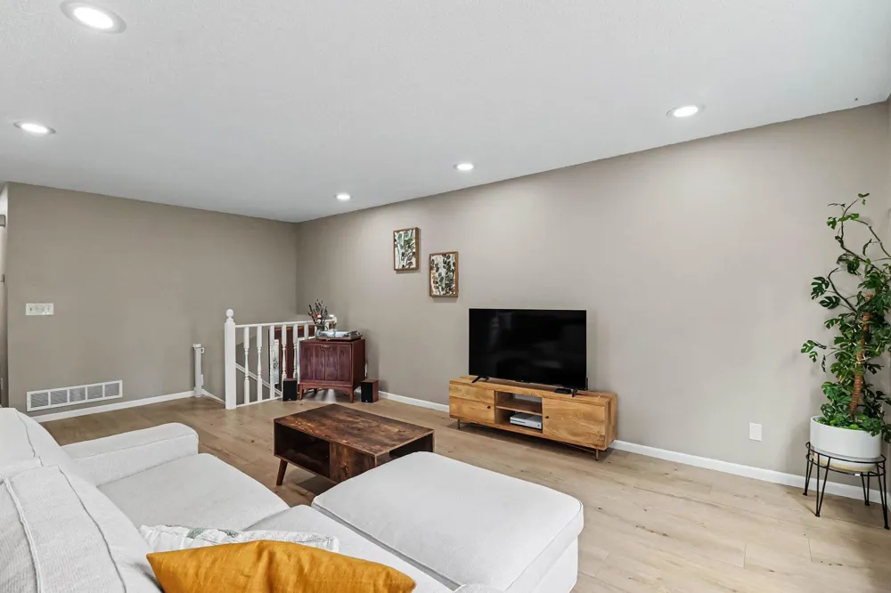 5675 W 137th Street Savage, MN 55378