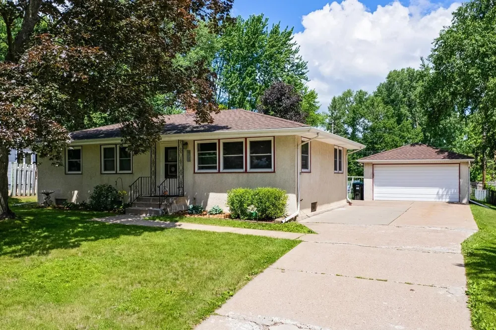 1843 Grant Road Arden Hills, MN 55112