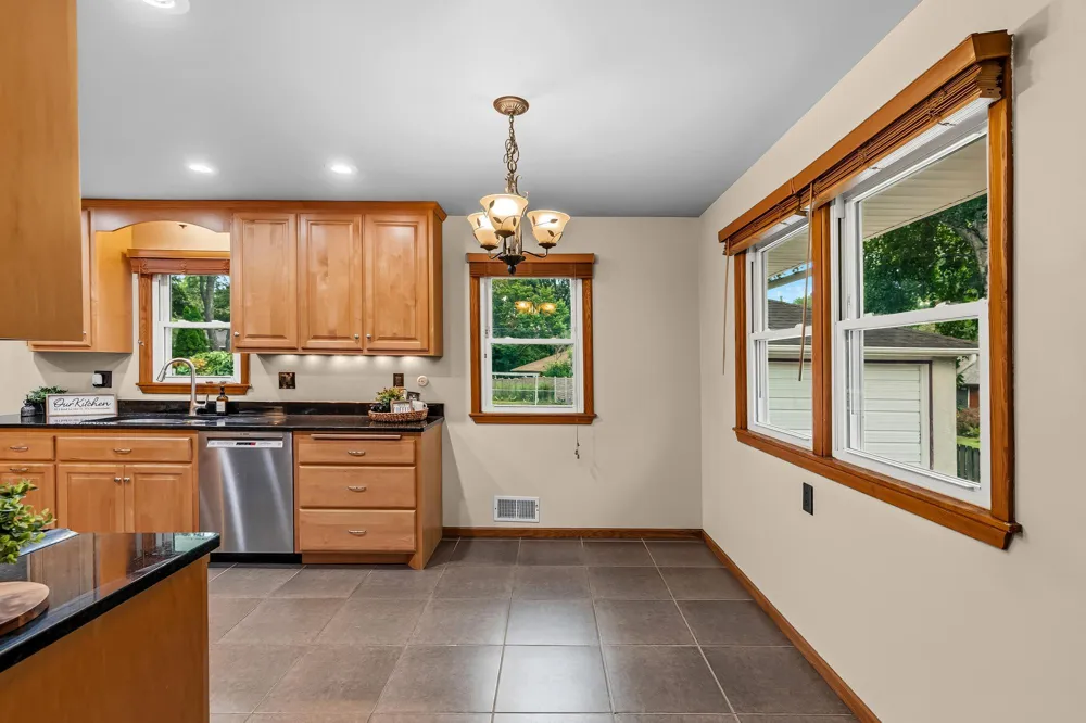 1843 Grant Road Arden Hills, MN 55112