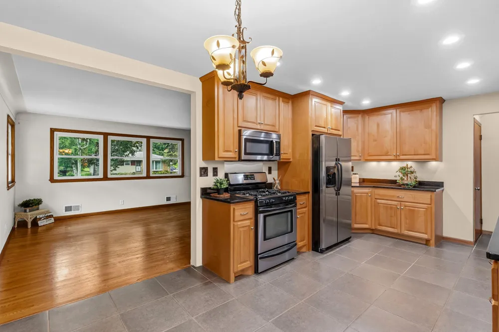 1843 Grant Road Arden Hills, MN 55112