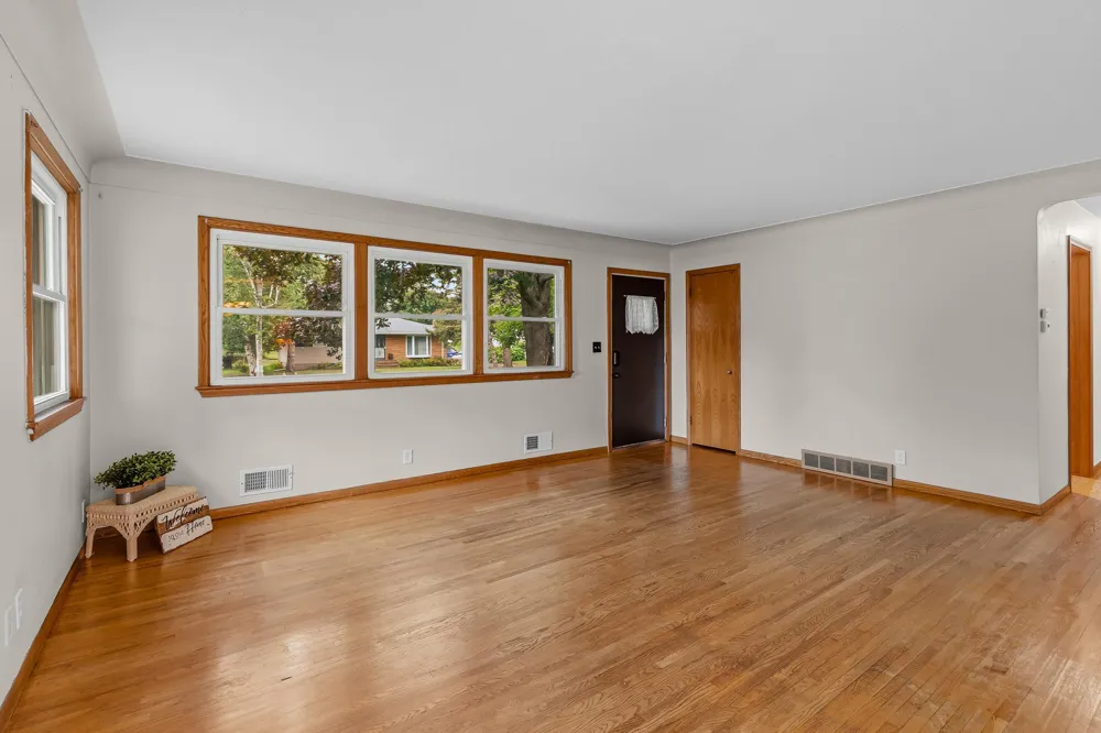 1843 Grant Road Arden Hills, MN 55112