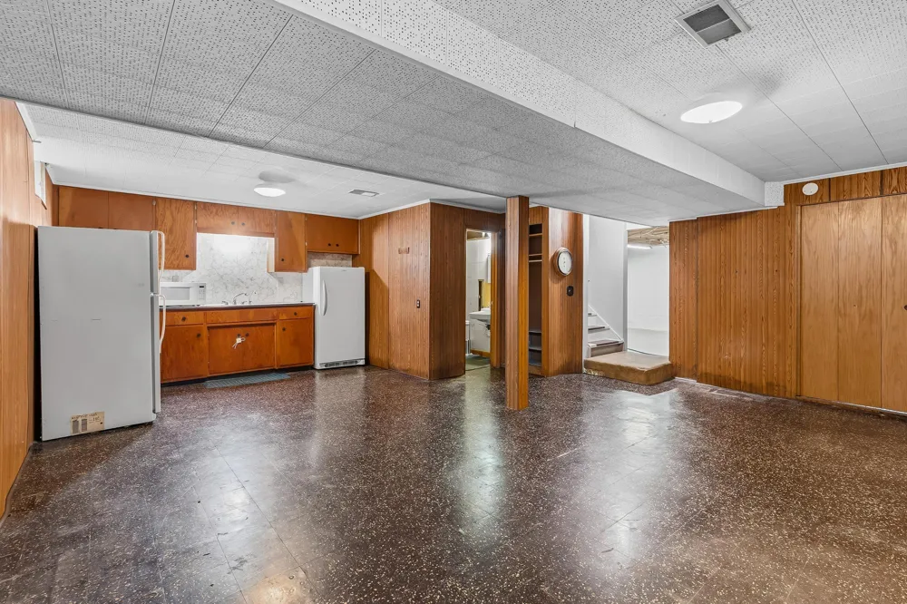 1843 Grant Road Arden Hills, MN 55112