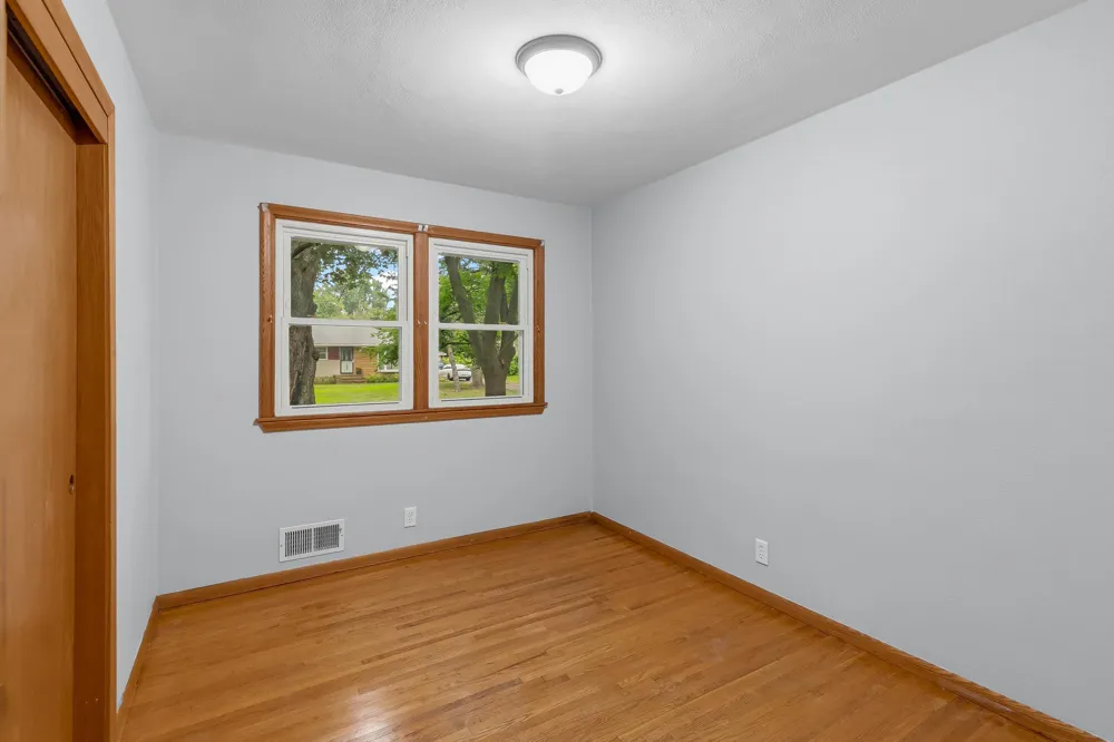 1843 Grant Road Arden Hills, MN 55112