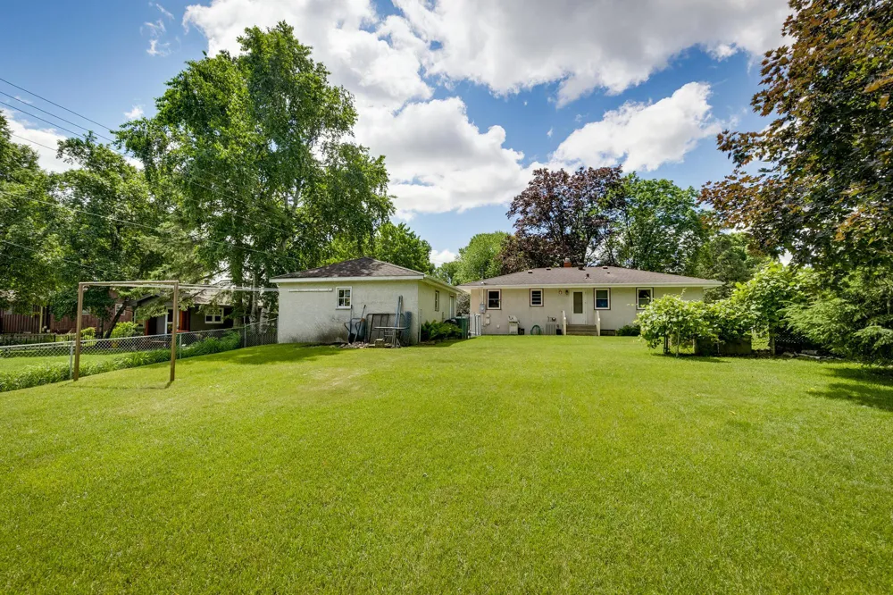 1843 Grant Road Arden Hills, MN 55112