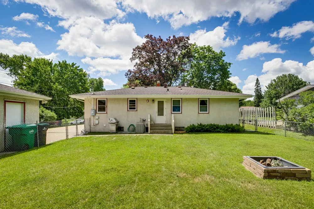 1843 Grant Road Arden Hills, MN 55112