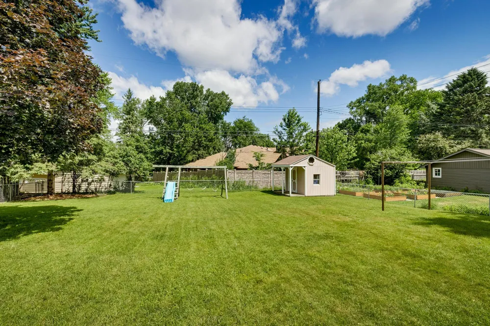 1843 Grant Road Arden Hills, MN 55112
