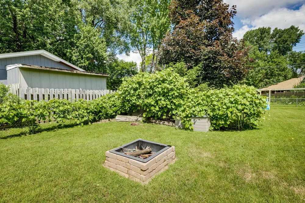 1843 Grant Road Arden Hills, MN 55112