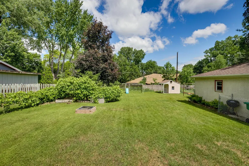 1843 Grant Road Arden Hills, MN 55112