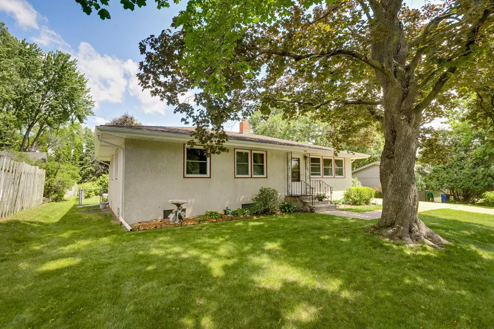 1843 Grant Road Arden Hills, MN 55112