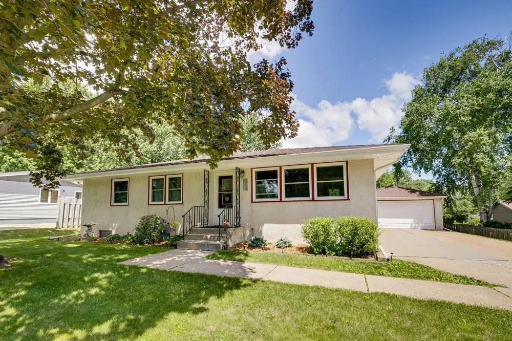 1843 Grant Road Arden Hills, MN 55112