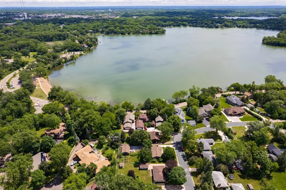 1843 Grant Road Arden Hills, MN 55112
