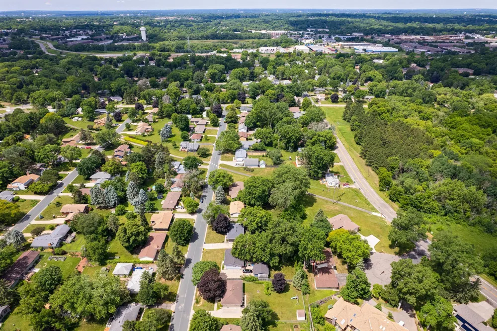 1843 Grant Road Arden Hills, MN 55112