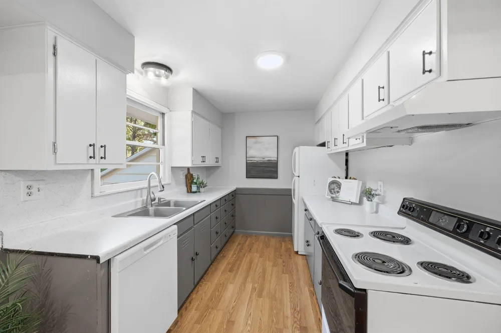 985 Sunnyfield Road Minnetrista, MN 55364