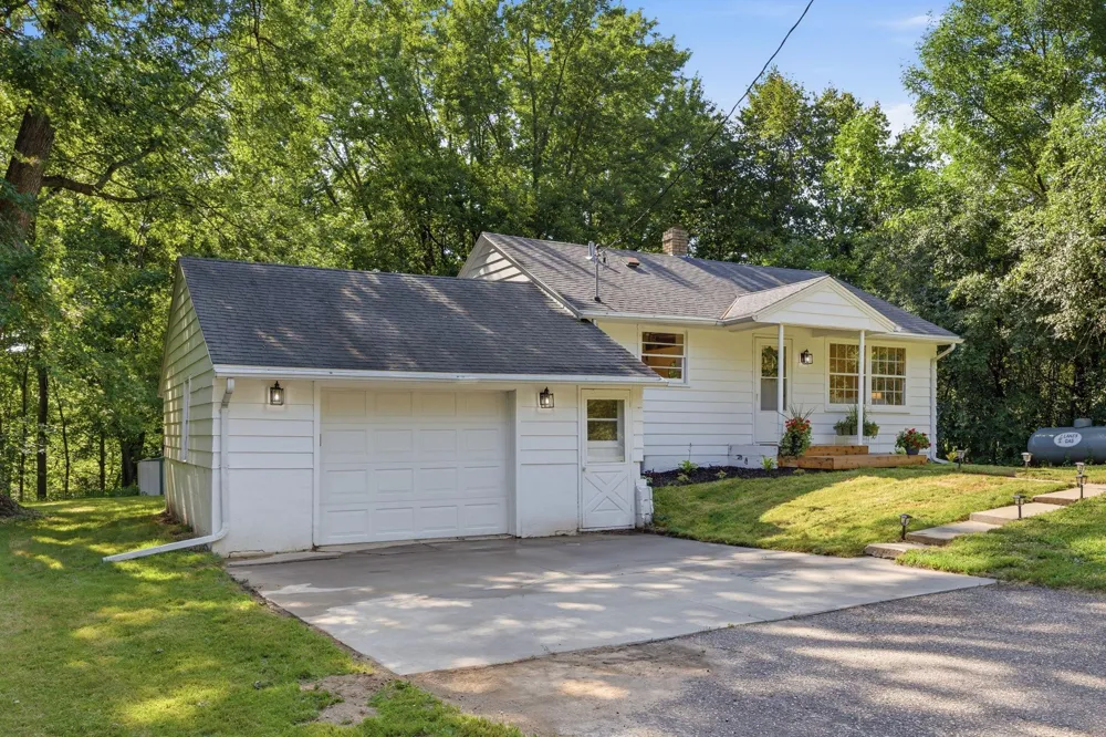 985 Sunnyfield Road Minnetrista, MN 55364