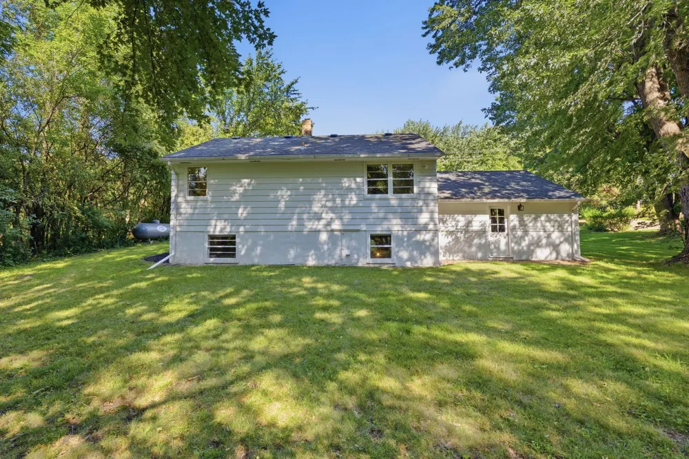 985 Sunnyfield Road Minnetrista, MN 55364