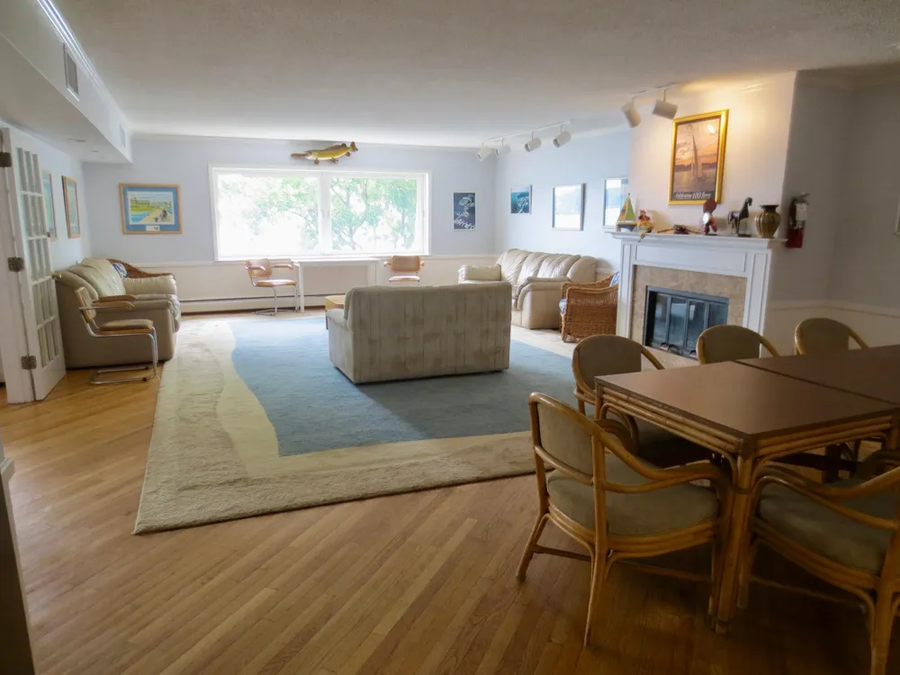 4371 Wilshire Boulevard #303 Mound, MN 55364