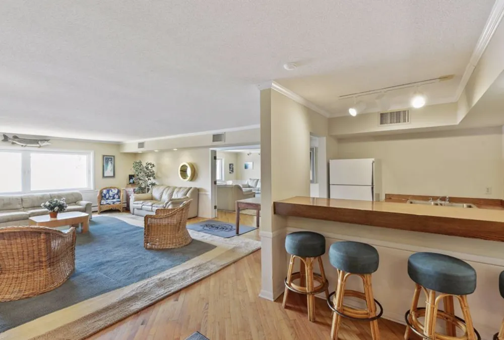 4371 Wilshire Boulevard #303 Mound, MN 55364