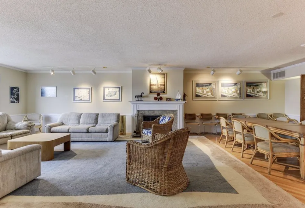 4371 Wilshire Boulevard #303 Mound, MN 55364