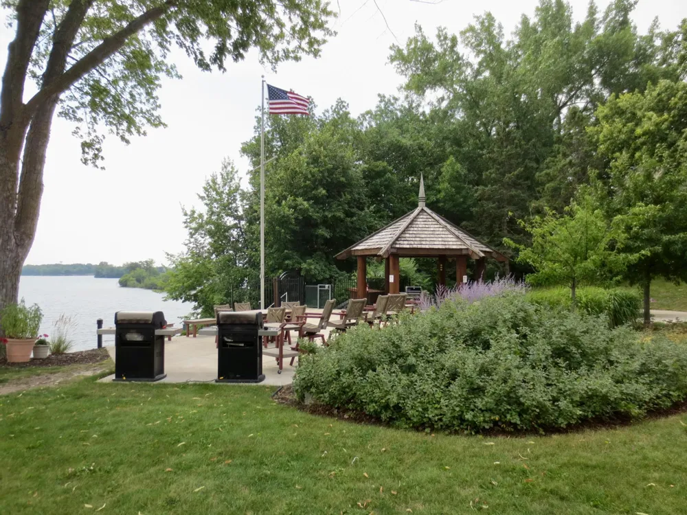 4371 Wilshire Boulevard #303 Mound, MN 55364