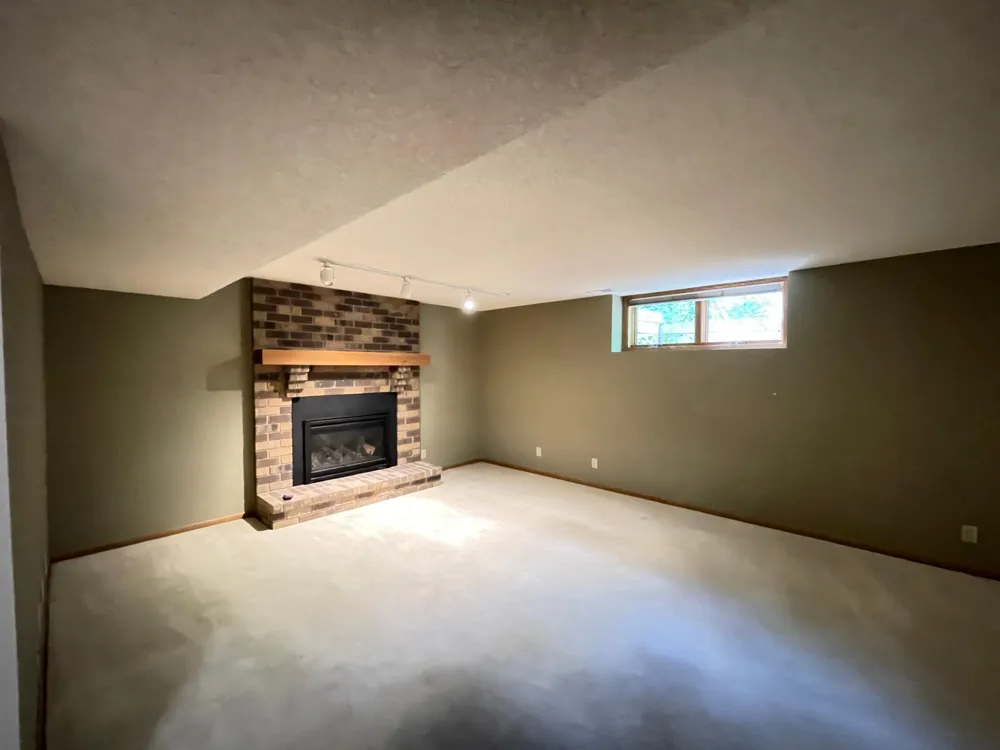 13701 Wood Lane Minnetonka, MN 55305