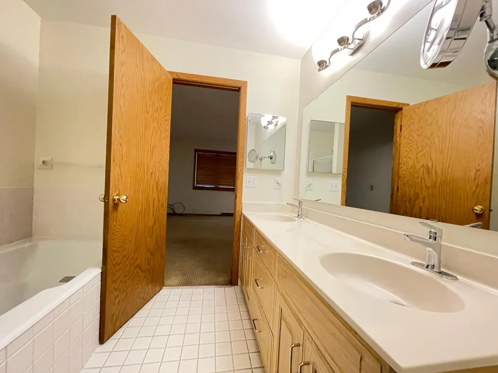 13701 Wood Lane Minnetonka, MN 55305