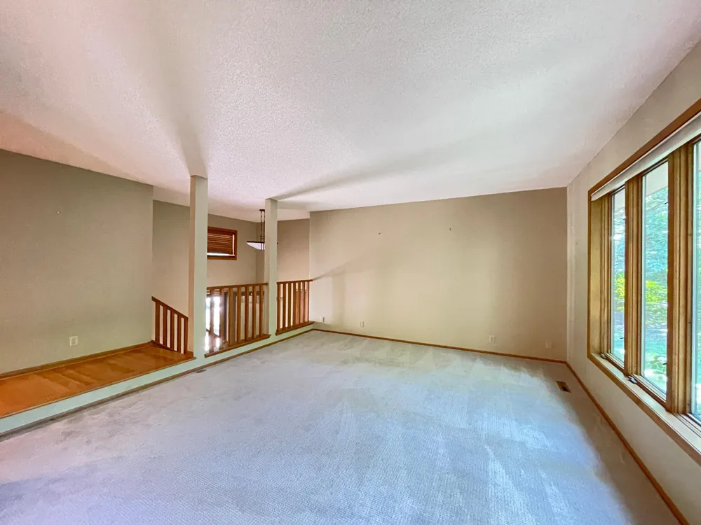 13701 Wood Lane Minnetonka, MN 55305