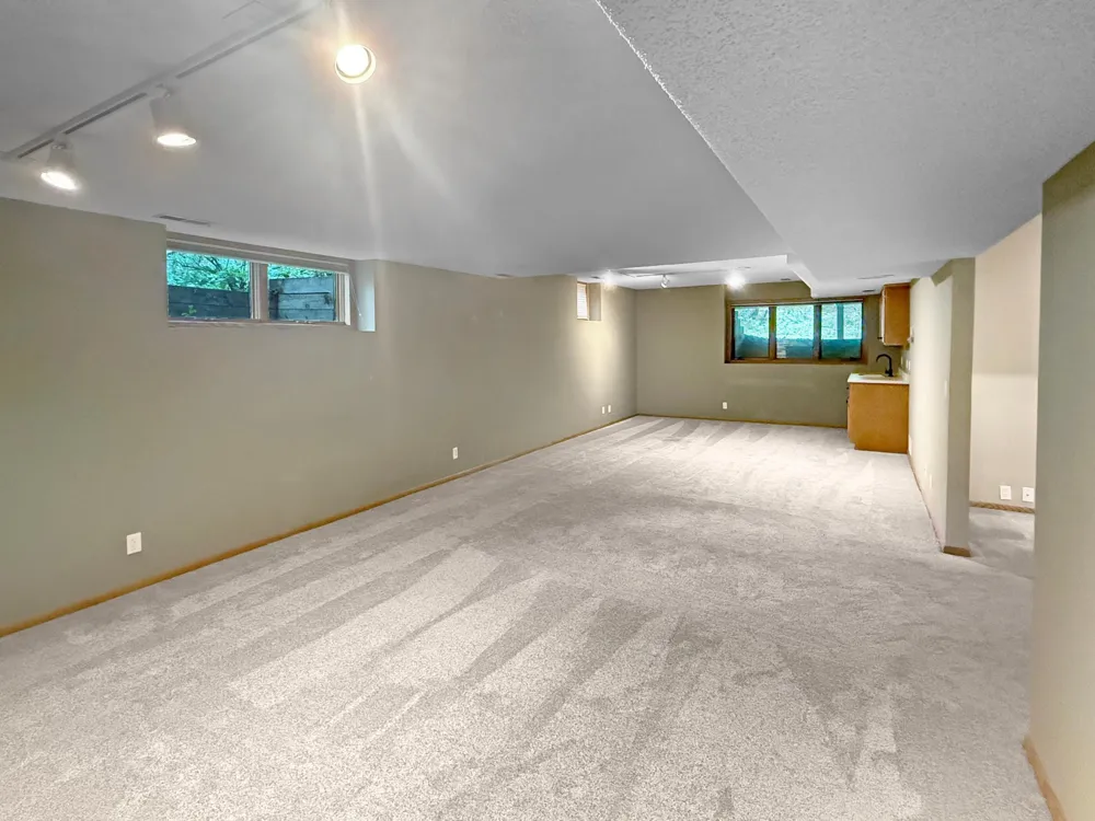 13701 Wood Lane Minnetonka, MN 55305